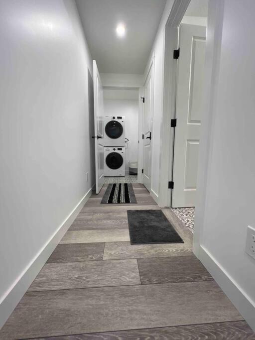 Newly Built 2 Bedroom Suite With Free Parking - Close To Banff National Park, Calgary Bagian luar foto