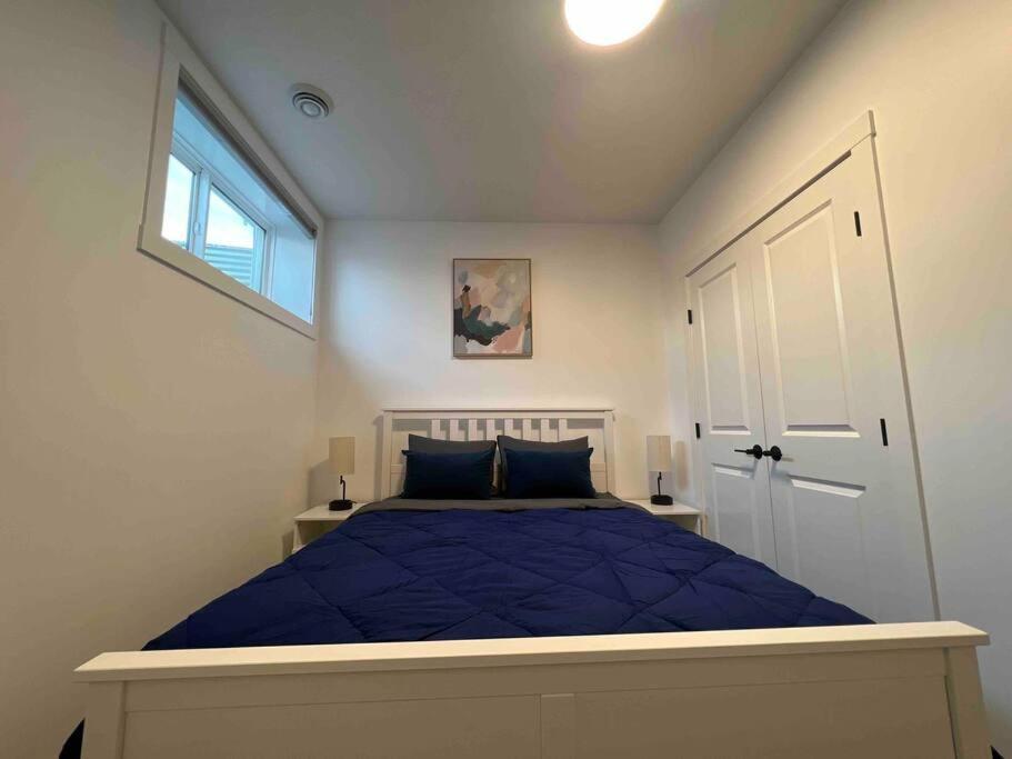 Newly Built 2 Bedroom Suite With Free Parking - Close To Banff National Park, Calgary Bagian luar foto