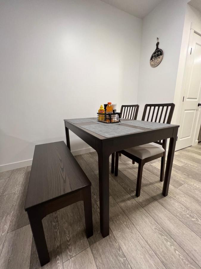 Newly Built 2 Bedroom Suite With Free Parking - Close To Banff National Park, Calgary Bagian luar foto